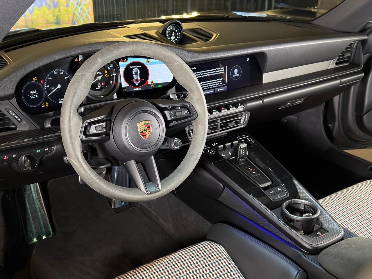 Porsche 911 Carrera 4 GTS - foto 13
