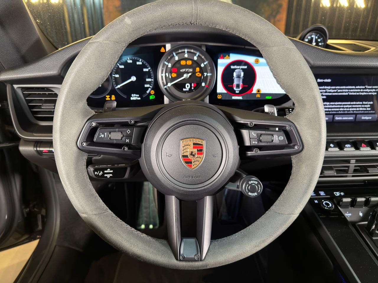 Porsche 911 Carrera 4 GTS - foto 15