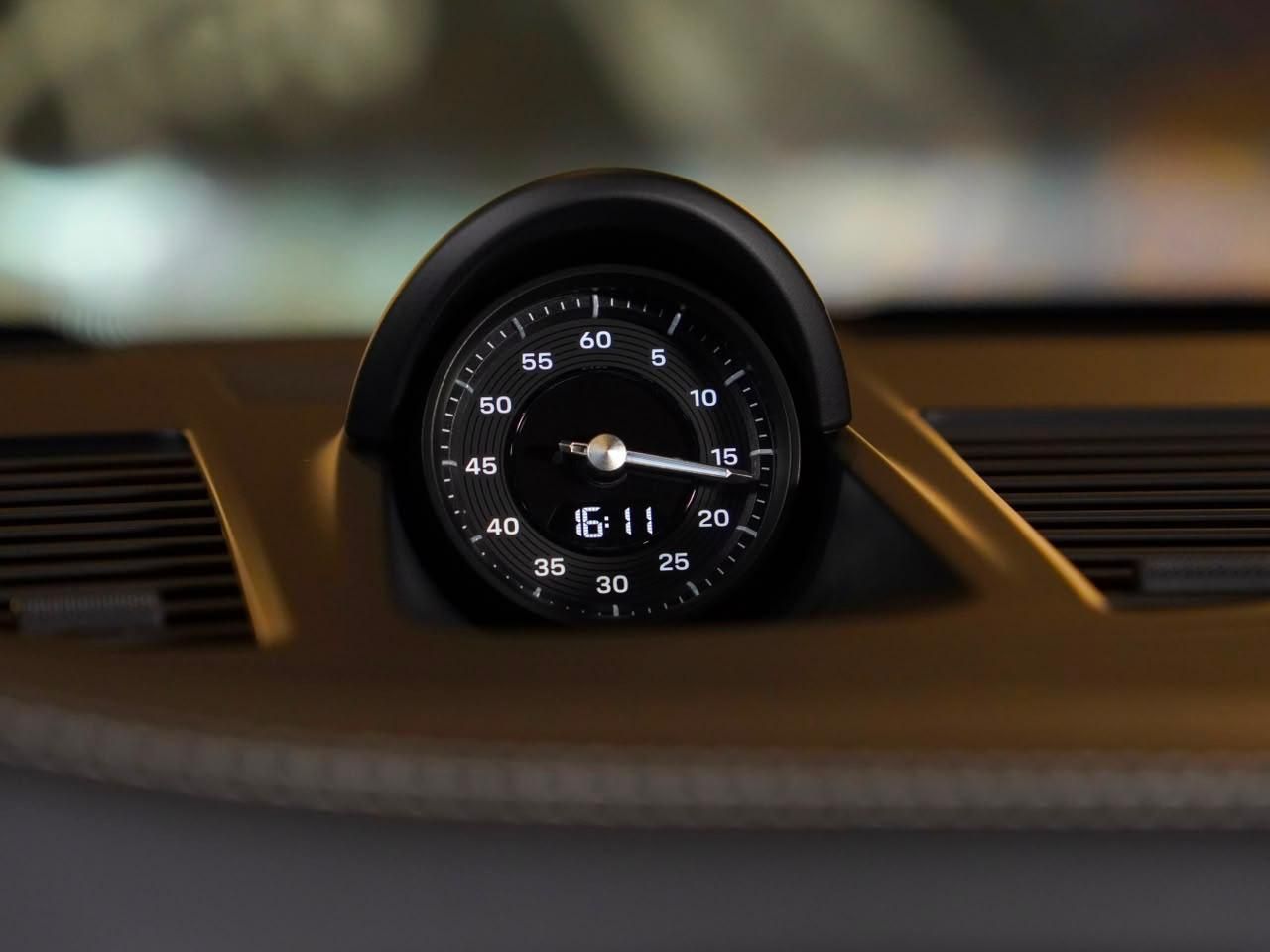 Porsche 911 Carrera - foto 16