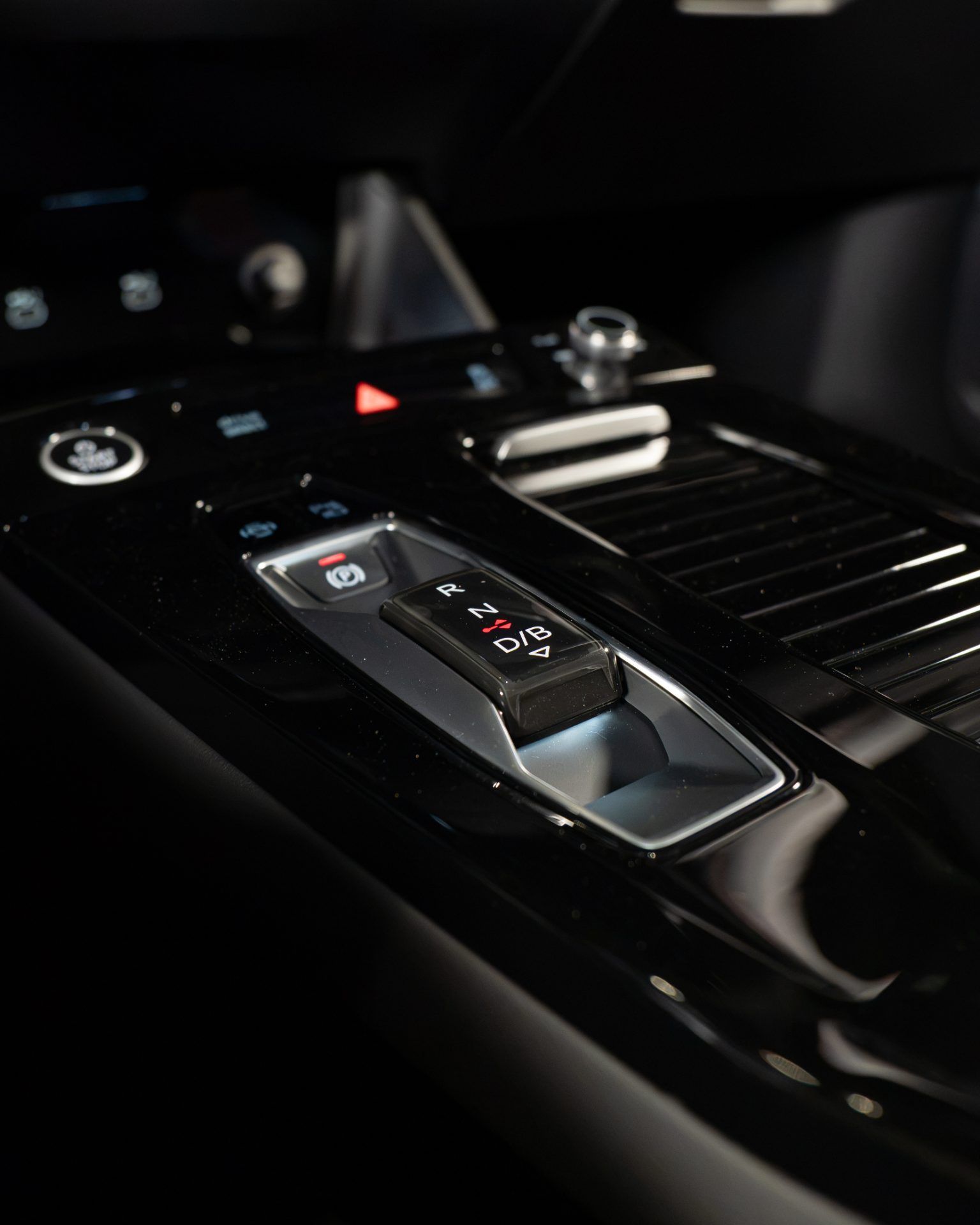 Audi Q6 E-TRON - foto 11