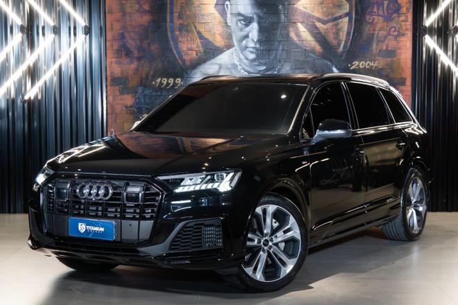 Audi Q7 Performance Black