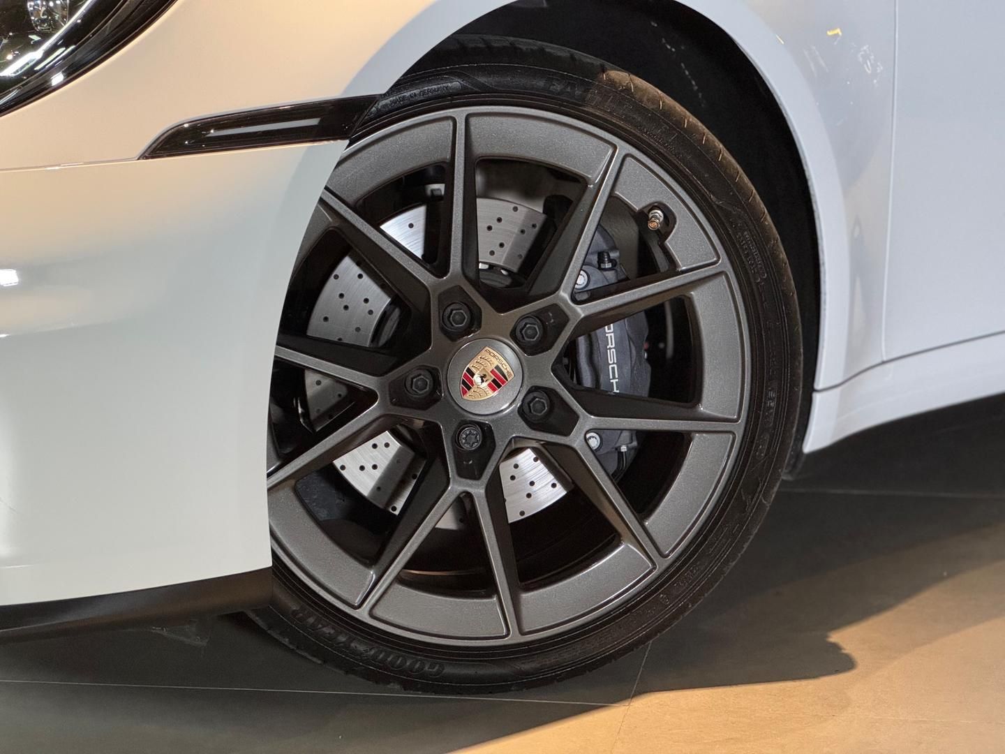 Porsche 911 Carrera - foto 2