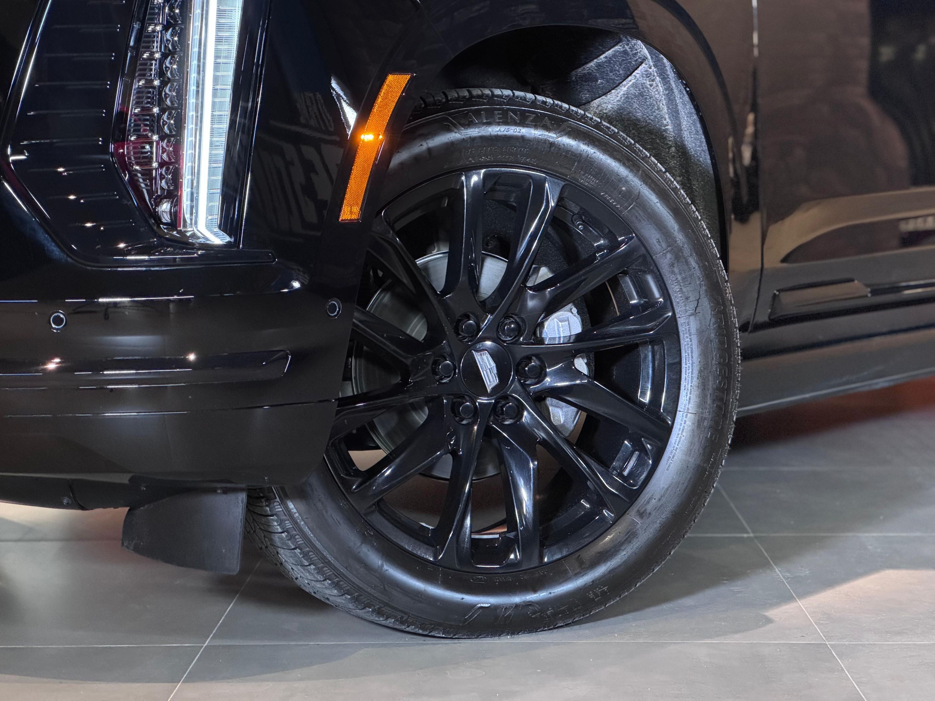 Cadillac Escalade AWD 6.0 V-8(at) 345cv 4P, ESV. - foto 4