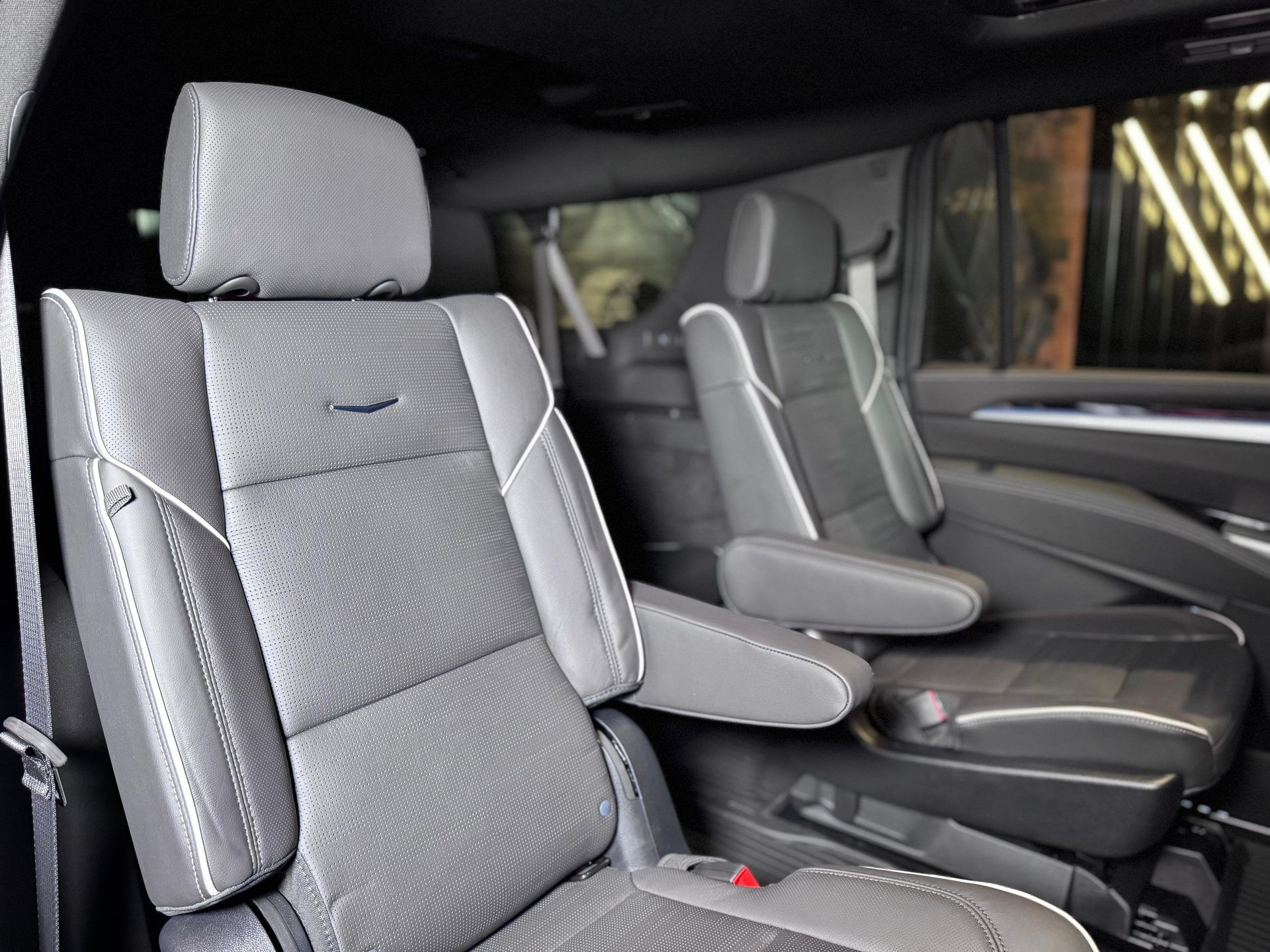 Cadillac Escalade AWD 6.0 V-8(at) 345cv 4P, ESV. - foto 12