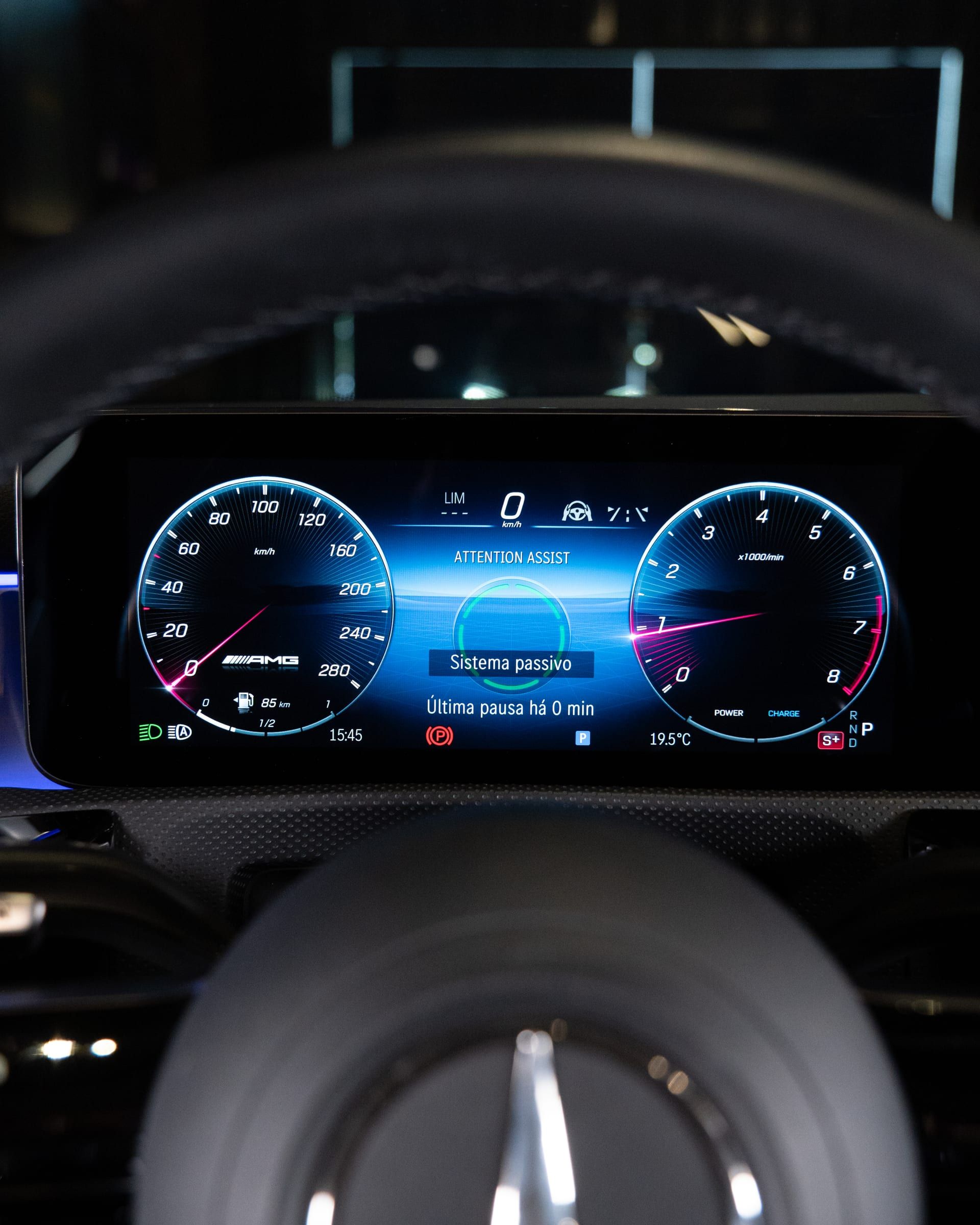Mercedes-Benz CLA-35 AMG - foto 14