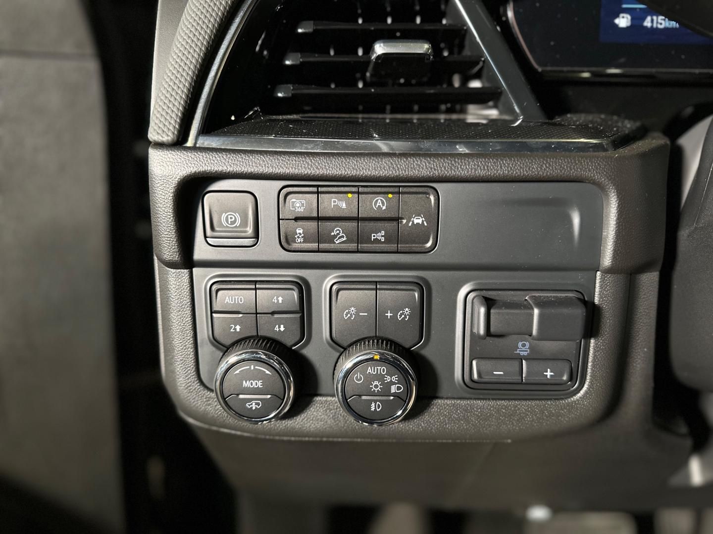 Chevrolet Suburban High Country - foto 14
