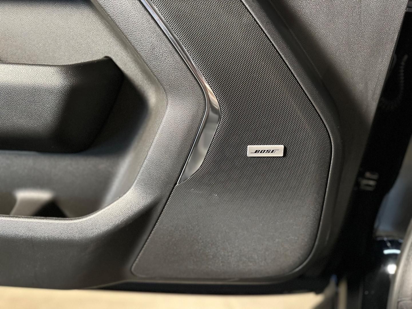 Chevrolet Suburban High Country - foto 15