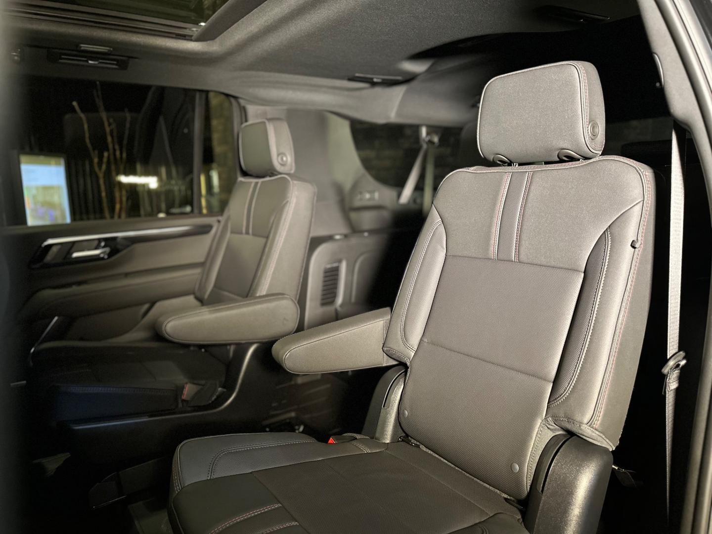 Chevrolet Suburban High Country - foto 17