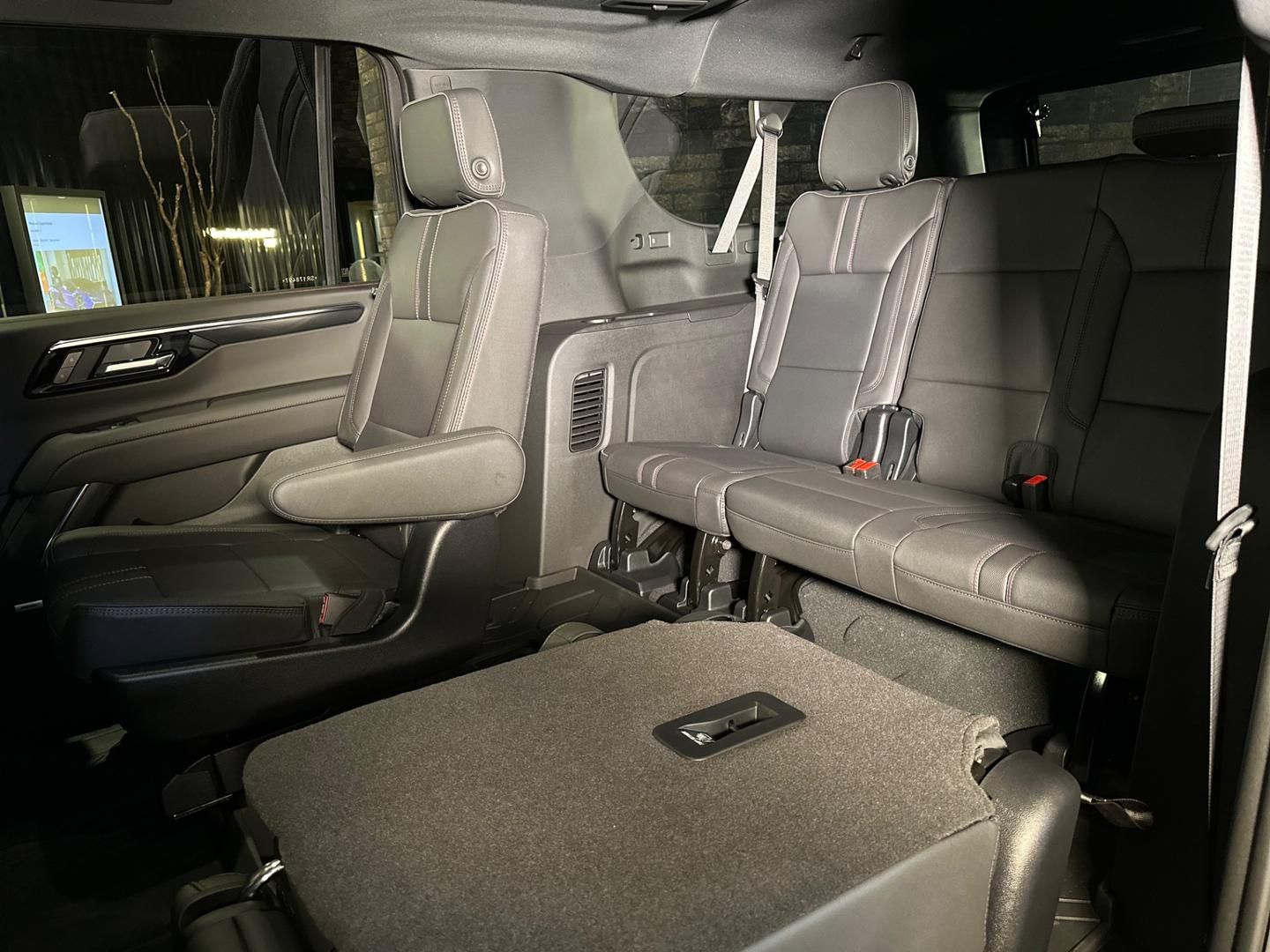 Chevrolet Suburban High Country - foto 18